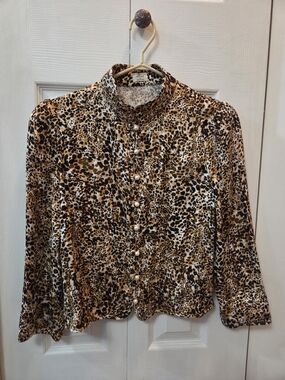 Wilfred by Aritzia Leopard Print Pearl Button Blouse | XS | 100% Viscose